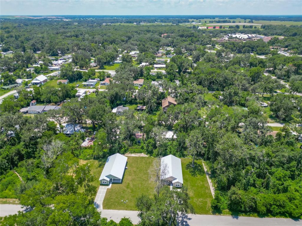 Image 47 of property listing at 919 CR 482C, Lake Panasoffkee, FL 33538