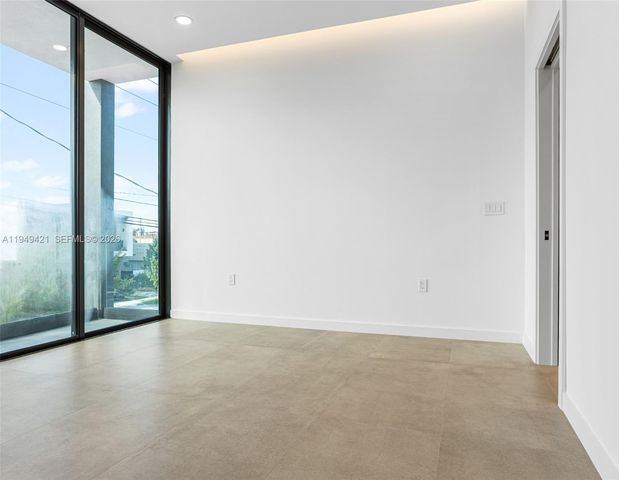 2823 SW 23rd Ter, Miami, FL 33145