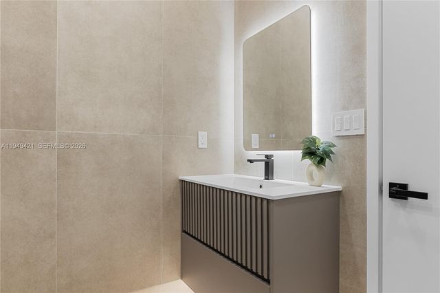 2823 SW 23rd Ter, Miami, FL 33145