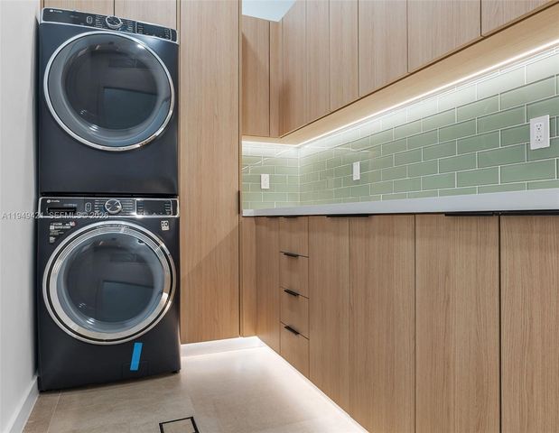 2823 SW 23rd Ter, Miami, FL 33145