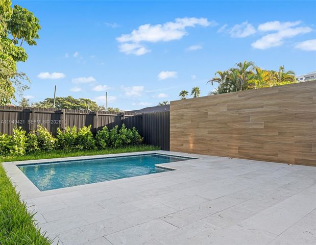 2823 SW 23rd Ter, Miami, FL 33145