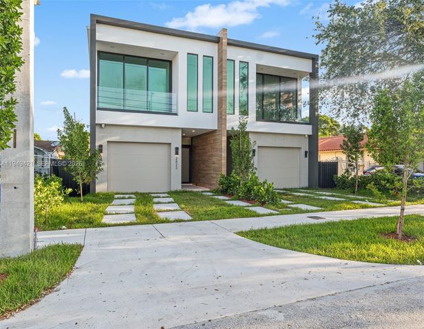 2823 SW 23rd Ter, Miami, FL 33145