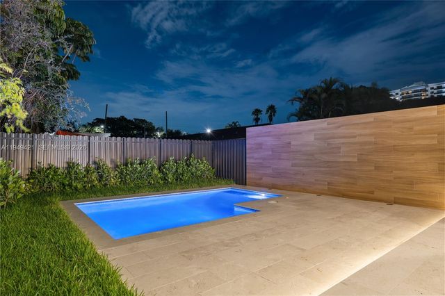 2823 SW 23rd Ter, Miami, FL 33145