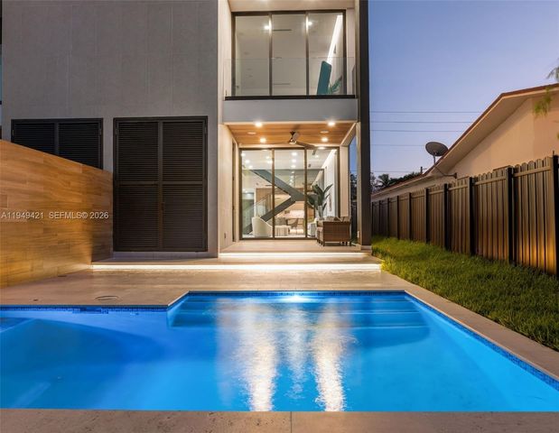 2823 SW 23rd Ter, Miami, FL 33145