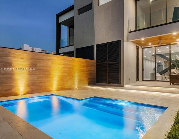 2823 SW 23rd Ter, Miami, FL 33145