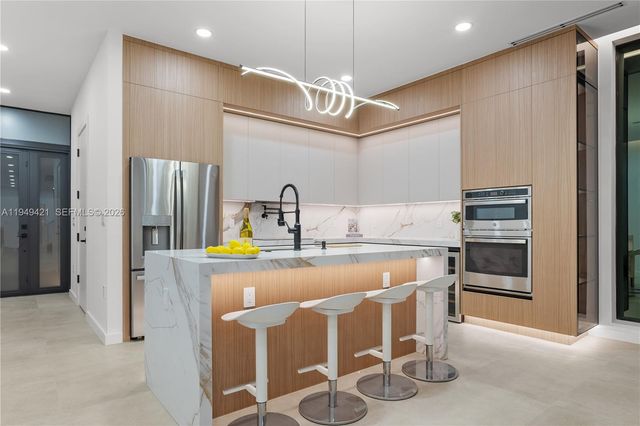 2823 SW 23rd Ter, Miami, FL 33145