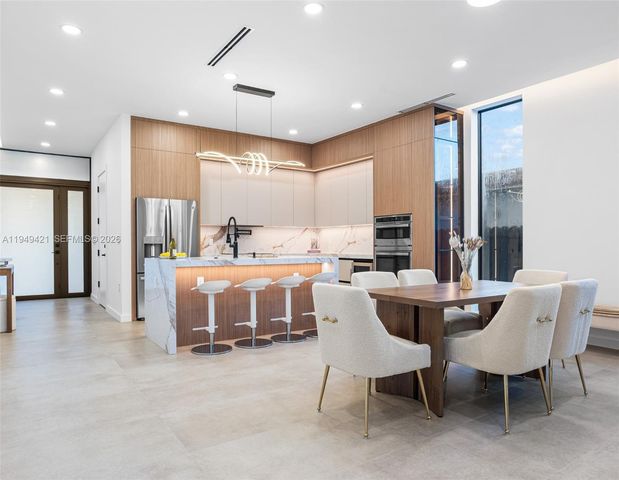 2823 SW 23rd Ter, Miami, FL 33145