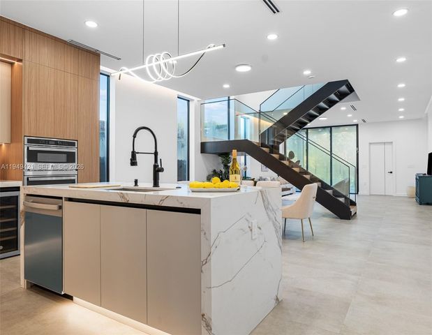 2823 SW 23rd Ter, Miami, FL 33145