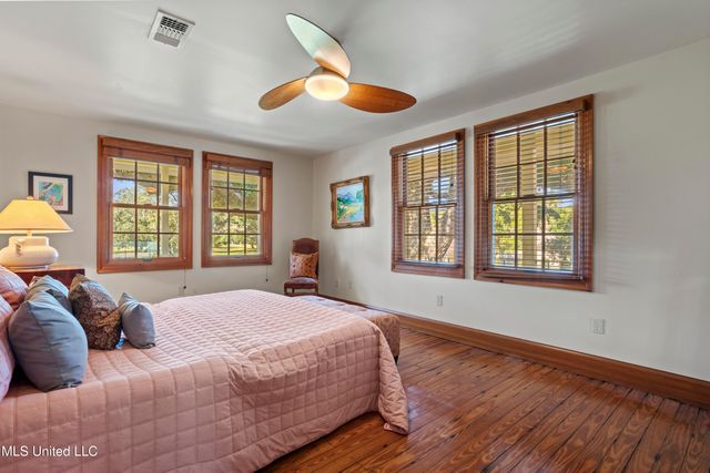 923 E Scenic Drive, Pass Christian, MS 39571