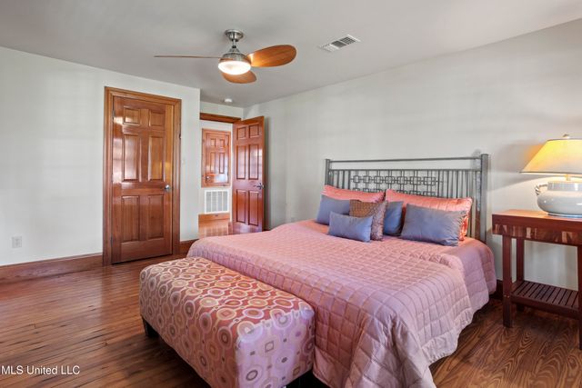 923 E Scenic Drive, Pass Christian, MS 39571