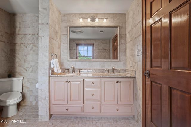 923 E Scenic Drive, Pass Christian, MS 39571