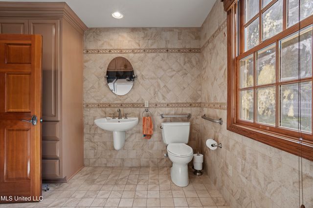 923 E Scenic Drive, Pass Christian, MS 39571