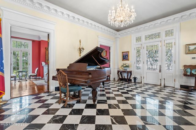 923 E Scenic Drive, Pass Christian, MS 39571