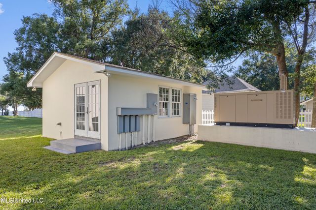 923 E Scenic Drive, Pass Christian, MS 39571