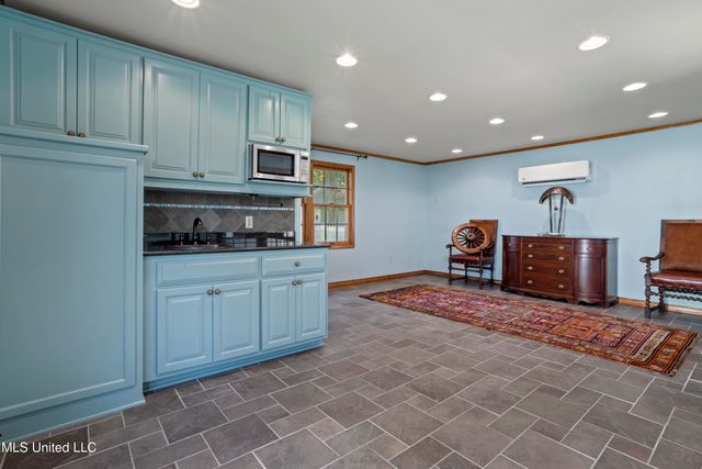 923 E Scenic Drive, Pass Christian, MS 39571