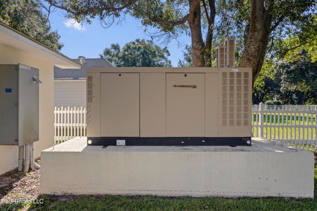 923 E Scenic Drive, Pass Christian, MS 39571