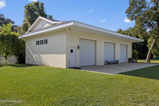 923 E Scenic Drive, Pass Christian, MS 39571