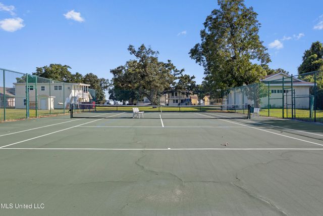 923 E Scenic Drive, Pass Christian, MS 39571