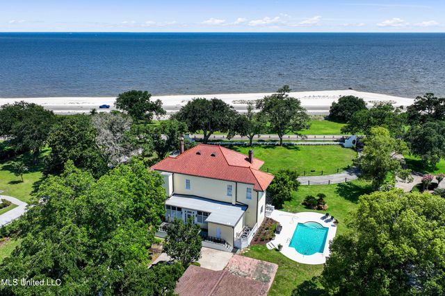 923 E Scenic Drive, Pass Christian, MS 39571