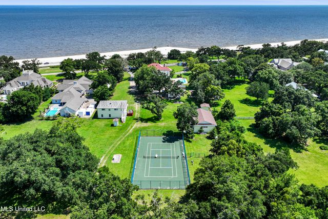 923 E Scenic Drive, Pass Christian, MS 39571