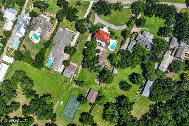 923 E Scenic Drive, Pass Christian, MS 39571