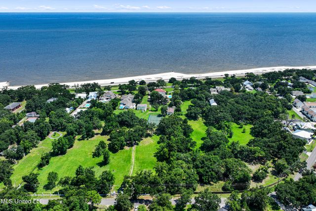 923 E Scenic Drive, Pass Christian, MS 39571