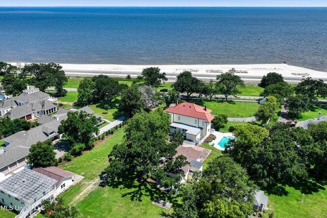 923 E Scenic Drive, Pass Christian, MS 39571