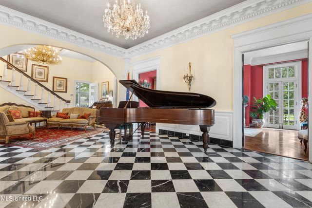 923 E Scenic Drive, Pass Christian, MS 39571