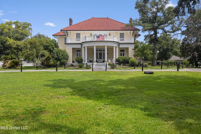 923 E Scenic Drive, Pass Christian, MS 39571