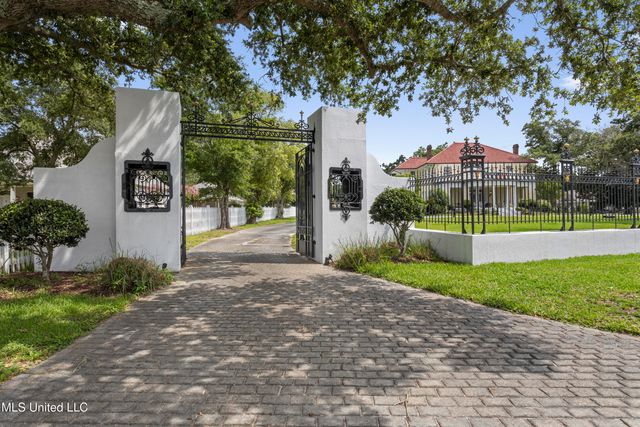 923 E Scenic Drive, Pass Christian, MS 39571