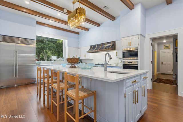 923 E Scenic Drive, Pass Christian, MS 39571