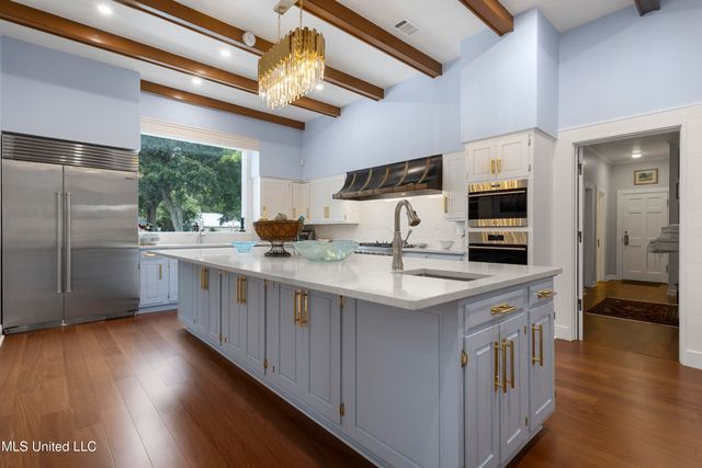 923 E Scenic Drive, Pass Christian, MS 39571