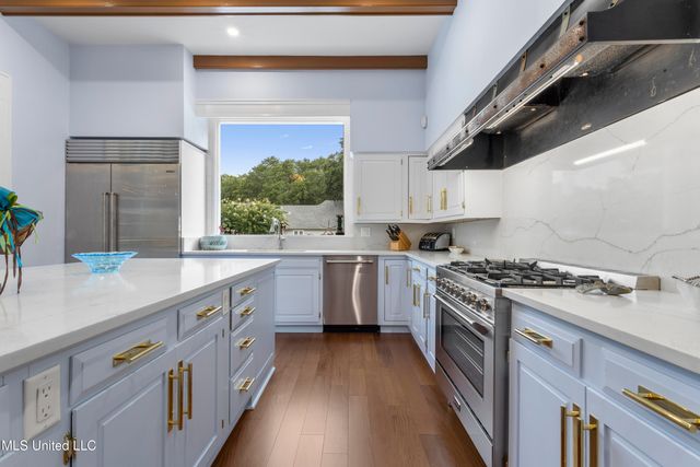 923 E Scenic Drive, Pass Christian, MS 39571