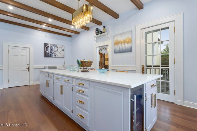 923 E Scenic Drive, Pass Christian, MS 39571