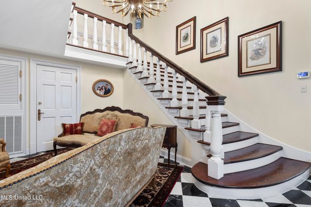 923 E Scenic Drive, Pass Christian, MS 39571