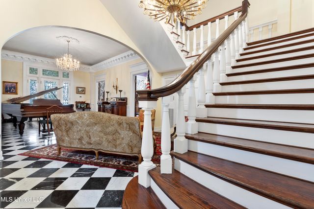 923 E Scenic Drive, Pass Christian, MS 39571