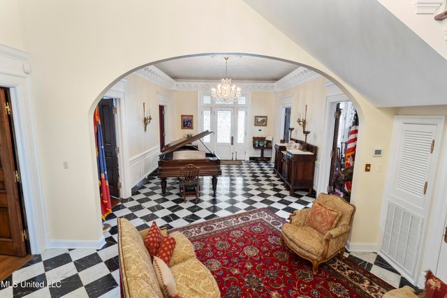 923 E Scenic Drive, Pass Christian, MS 39571