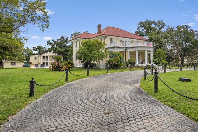 923 E Scenic Drive, Pass Christian, MS 39571