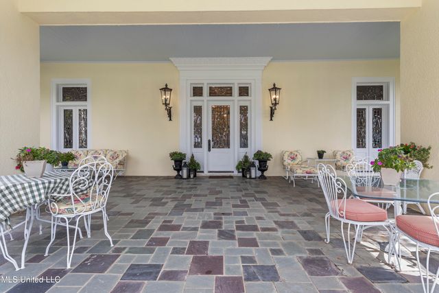 923 E Scenic Drive, Pass Christian, MS 39571