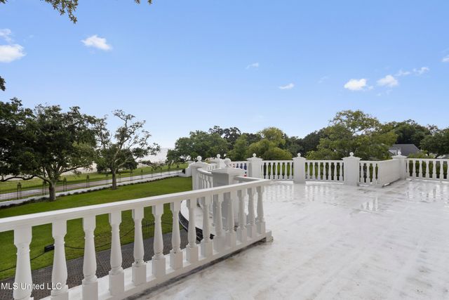 923 E Scenic Drive, Pass Christian, MS 39571