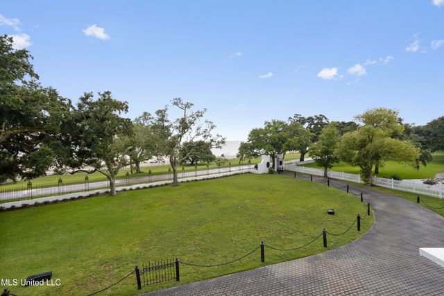 923 E Scenic Drive, Pass Christian, MS 39571