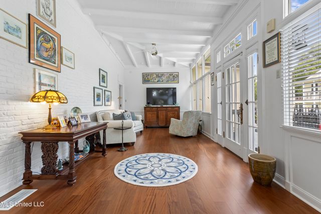 923 E Scenic Drive, Pass Christian, MS 39571