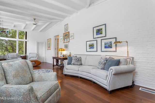 923 E Scenic Drive, Pass Christian, MS 39571