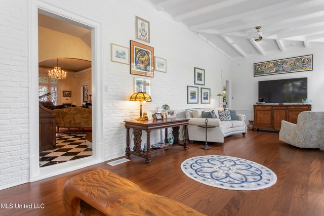 923 E Scenic Drive, Pass Christian, MS 39571