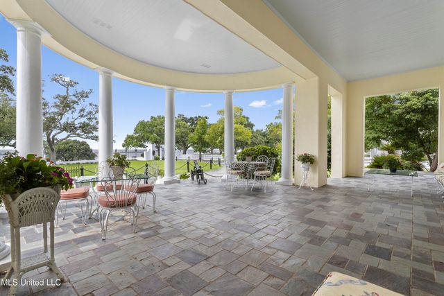 923 E Scenic Drive, Pass Christian, MS 39571