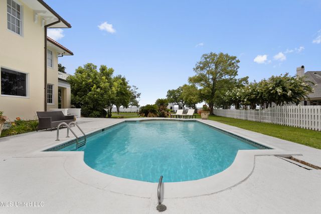 923 E Scenic Drive, Pass Christian, MS 39571