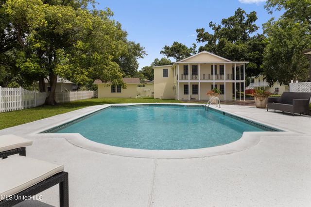 923 E Scenic Drive, Pass Christian, MS 39571