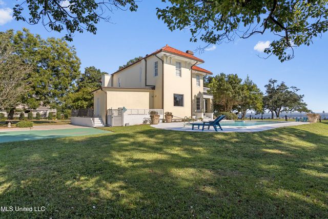 923 E Scenic Drive, Pass Christian, MS 39571