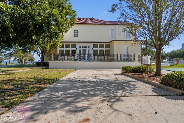 923 E Scenic Drive, Pass Christian, MS 39571