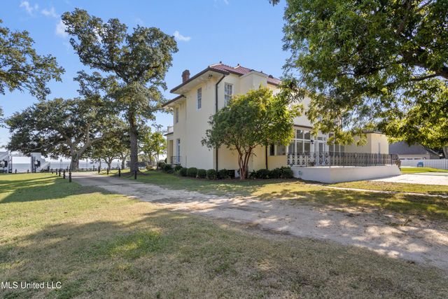 923 E Scenic Drive, Pass Christian, MS 39571